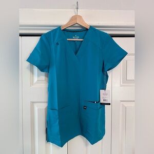 NEW with tags Beyond Scrubs Teal V-Neck Scrub Top